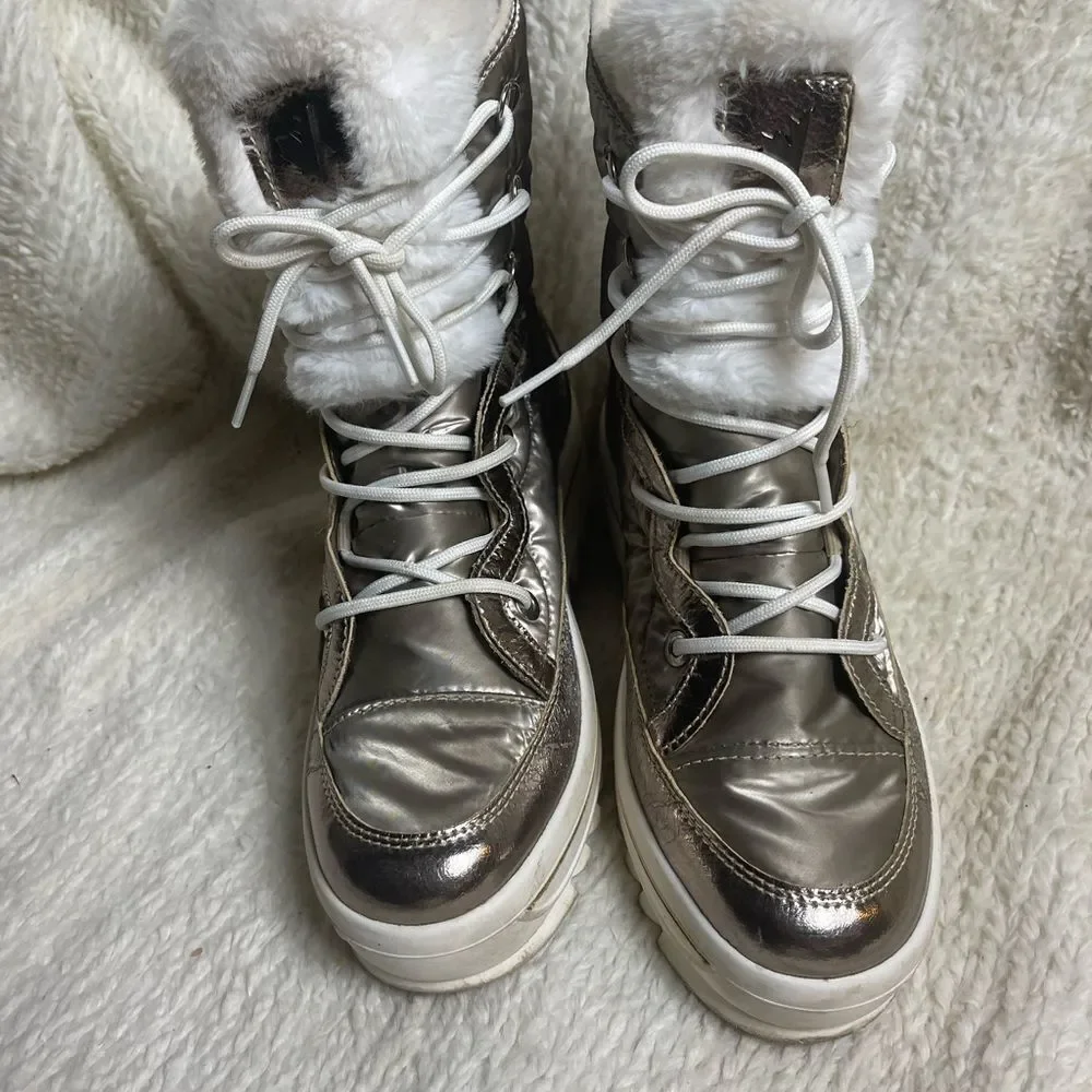 Pajar Women's. Synthetic Metallic gold lace up mid calf snow Boots SZ9.5